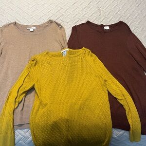 Women’s sweater lot size M